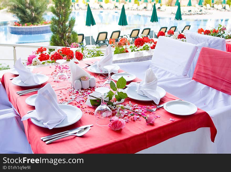 Beautifully decorated tables for many peoples outdoors