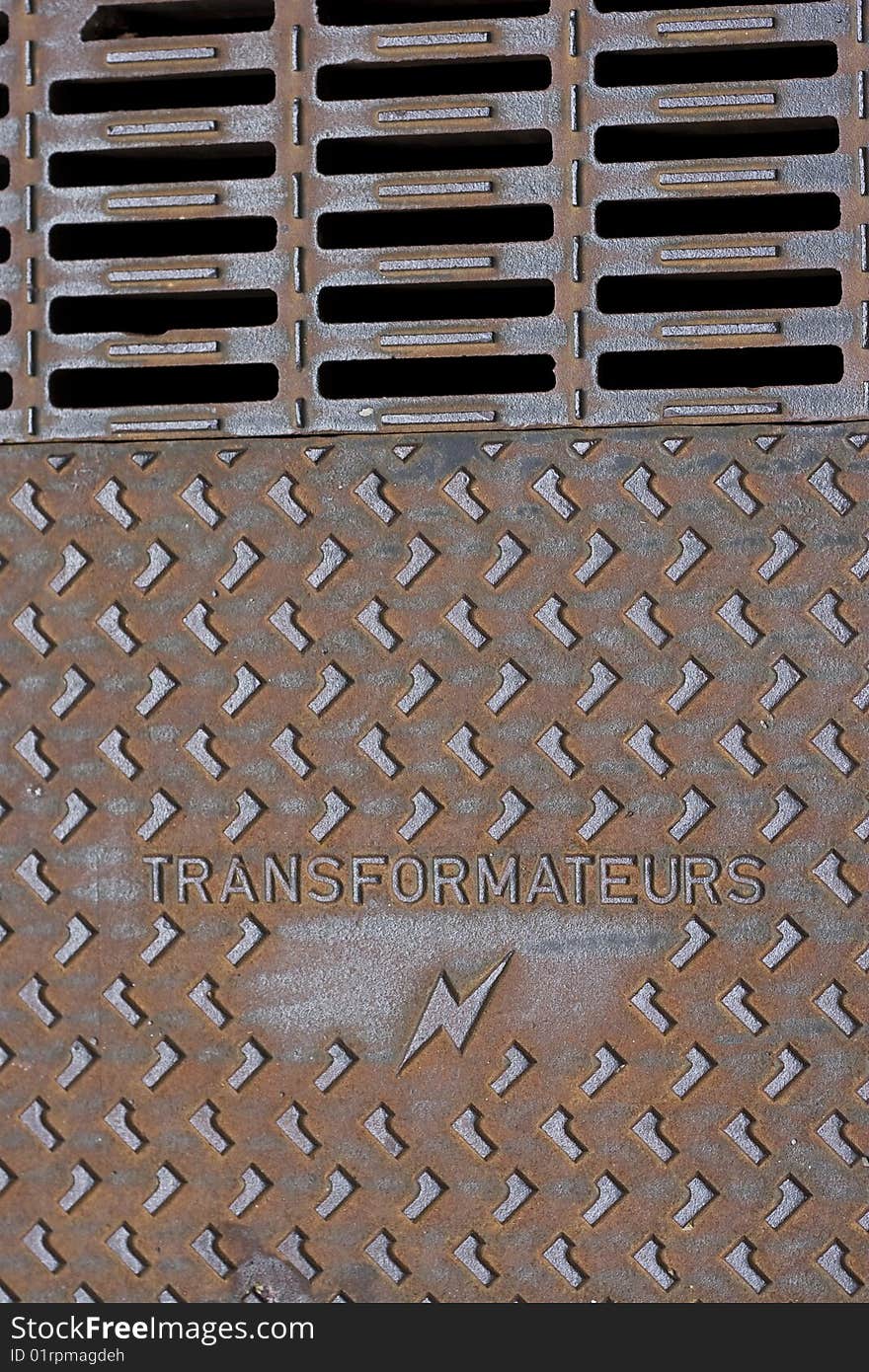 Rusted transformer street plate with french text