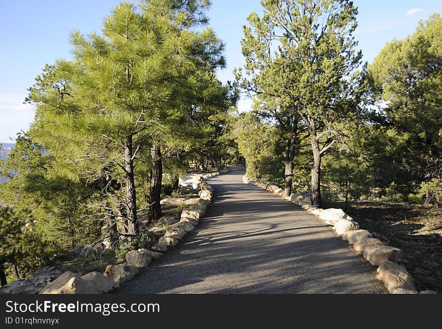 View of the hiking trail around the south Rim at the grand canyon