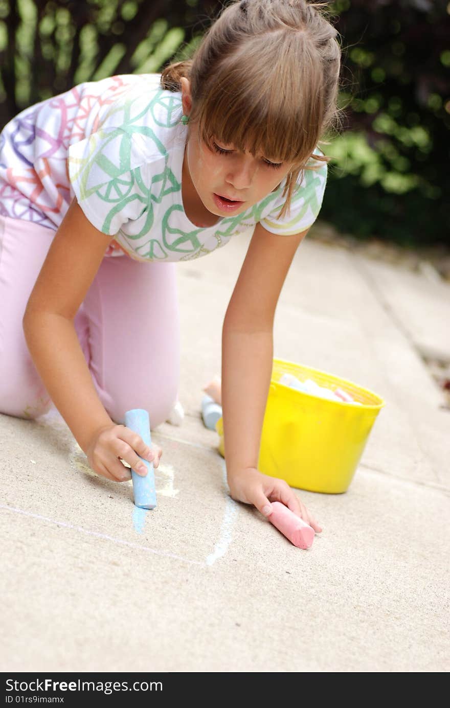 A cute young girl drawing a picture