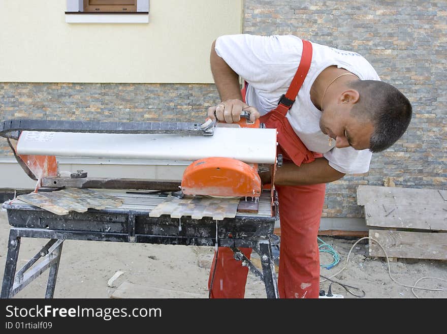 Cutting circular sawing of ceramic tile