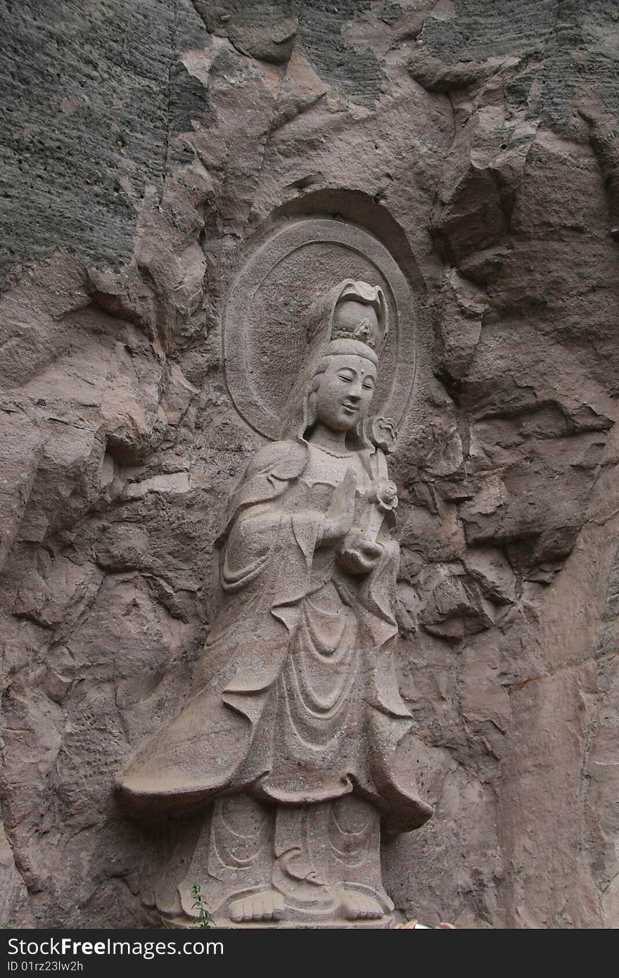 It's a KWAN-YIN stone carving in Wuyi Mountain,Fujian Province,China.
It means peace and heathy.