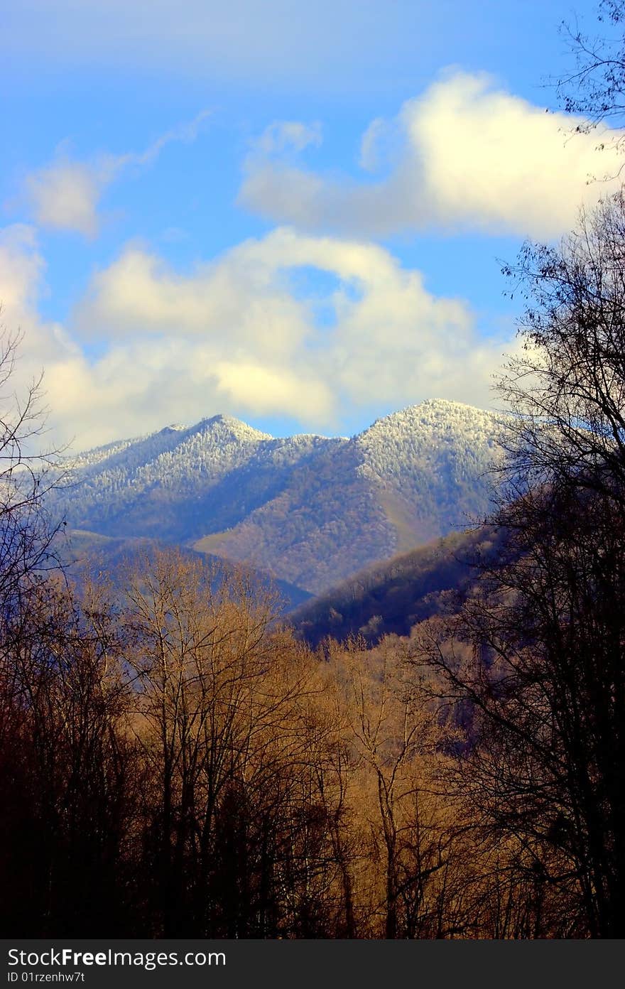 This image was taken using the 450d with the kit lens. The view is the Smokey Mountains. This image was taken using the 450d with the kit lens. The view is the Smokey Mountains.