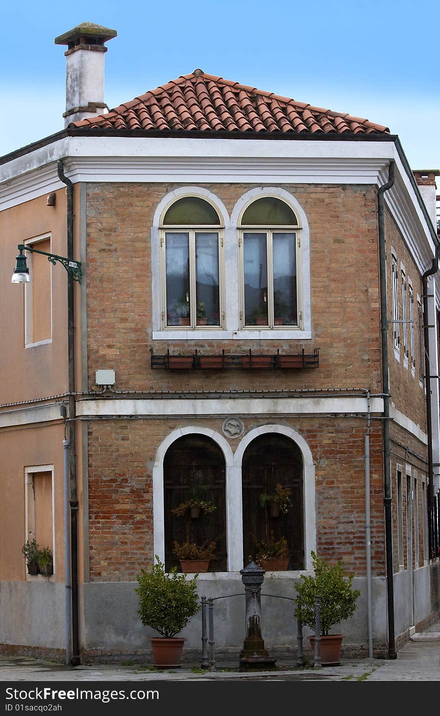 Palace of Venice with fountain