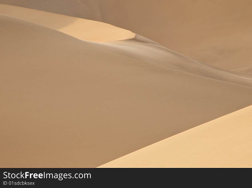 Smooth sand dunes