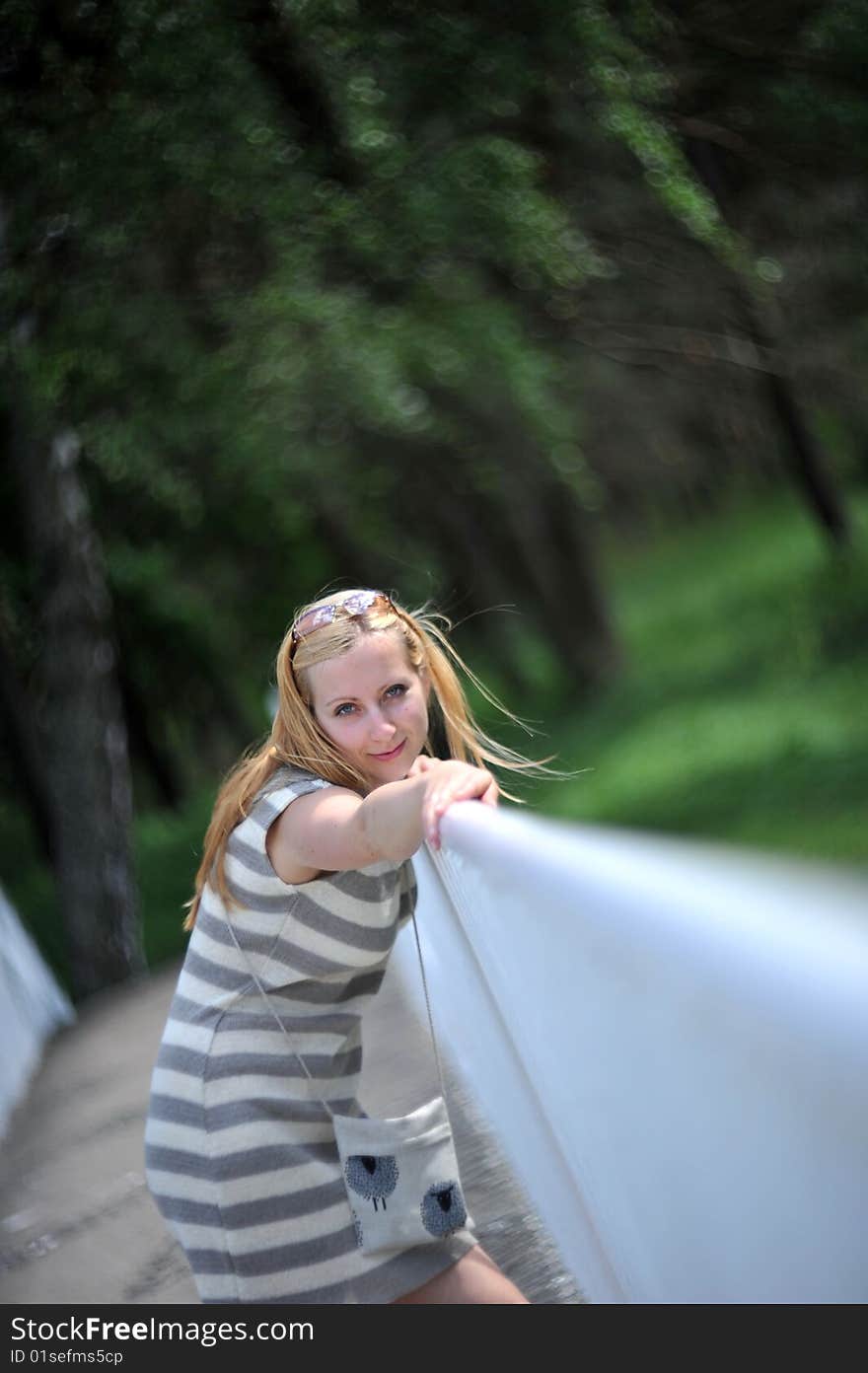 Beautiful young woman in park  portrait