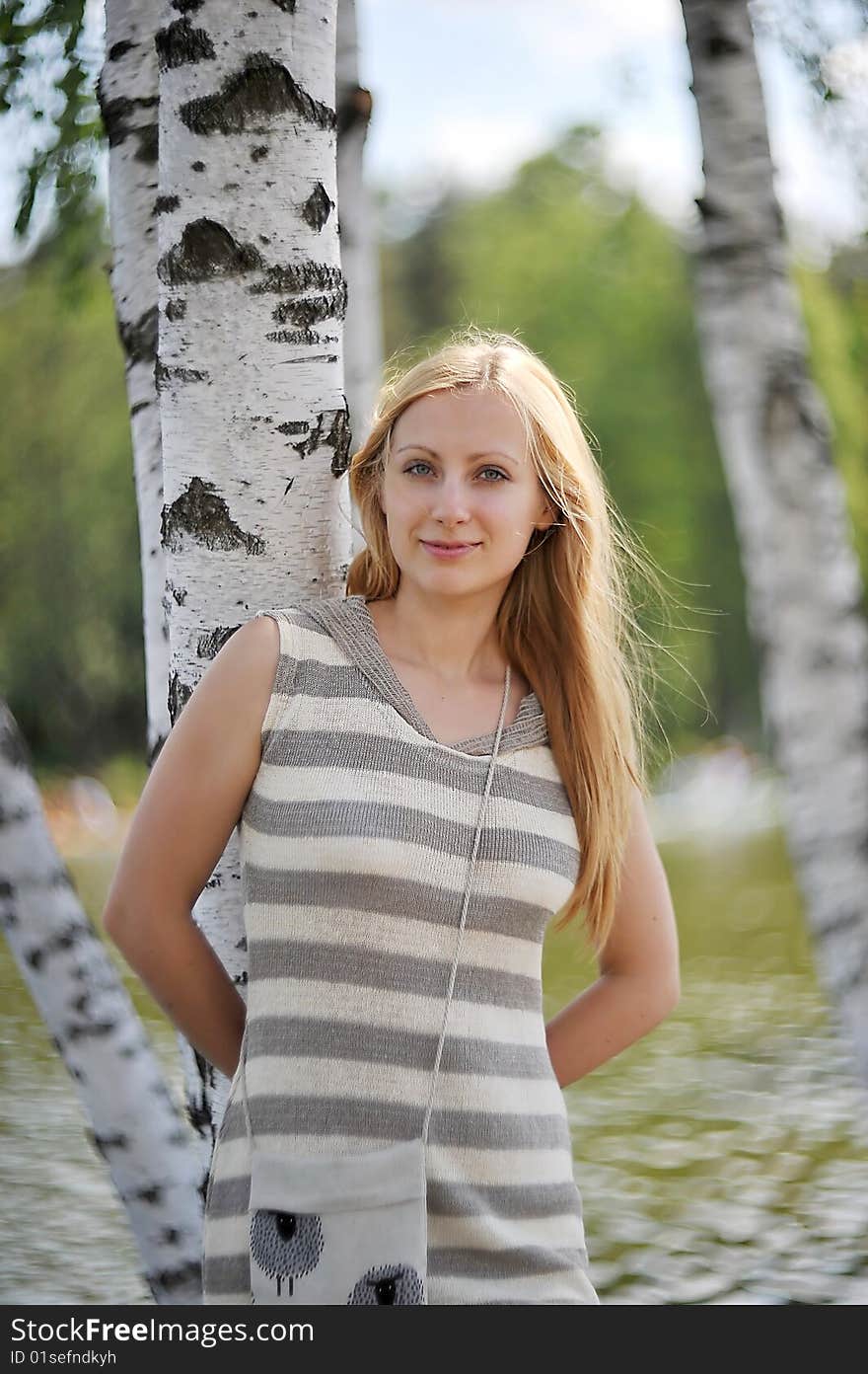 Beautiful young woman in park  portrait