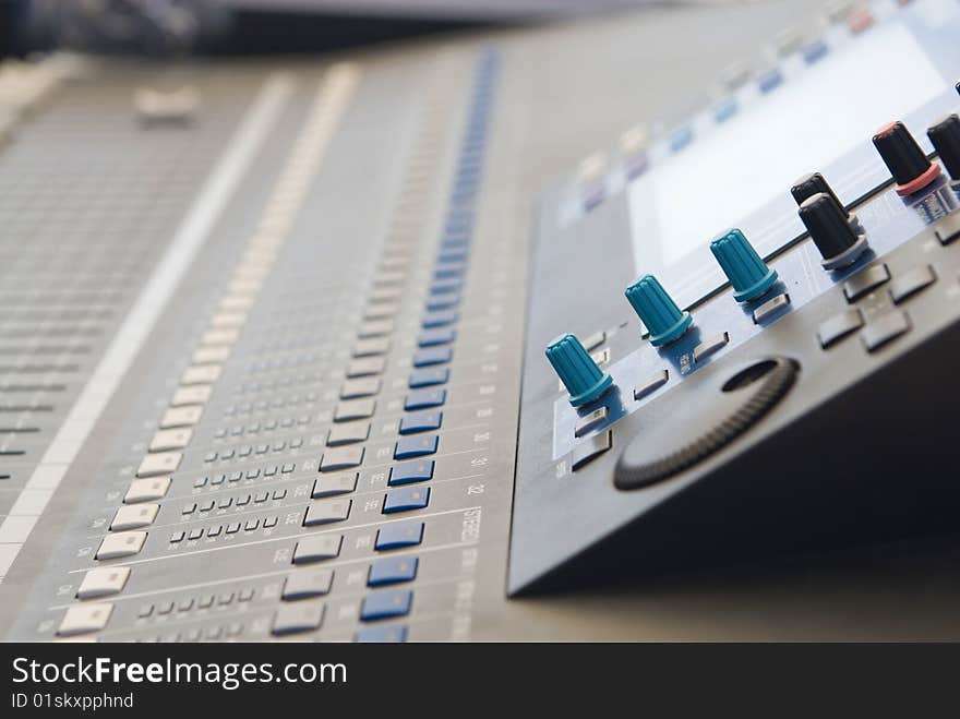 Audio sound mixer console