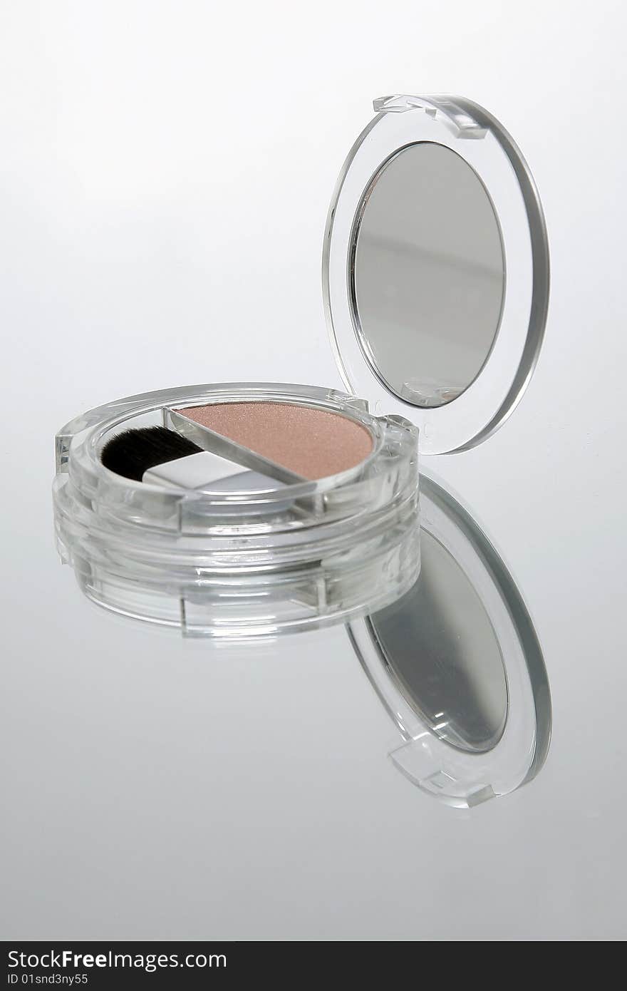 Blusher compact with brush and mirror