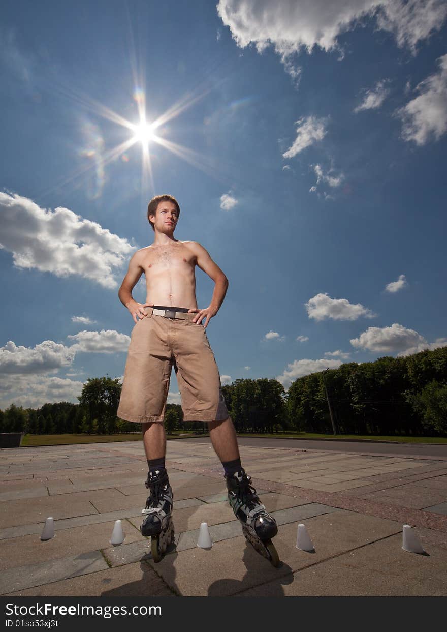 Wide angle portrait of a rollerskater under hot sun