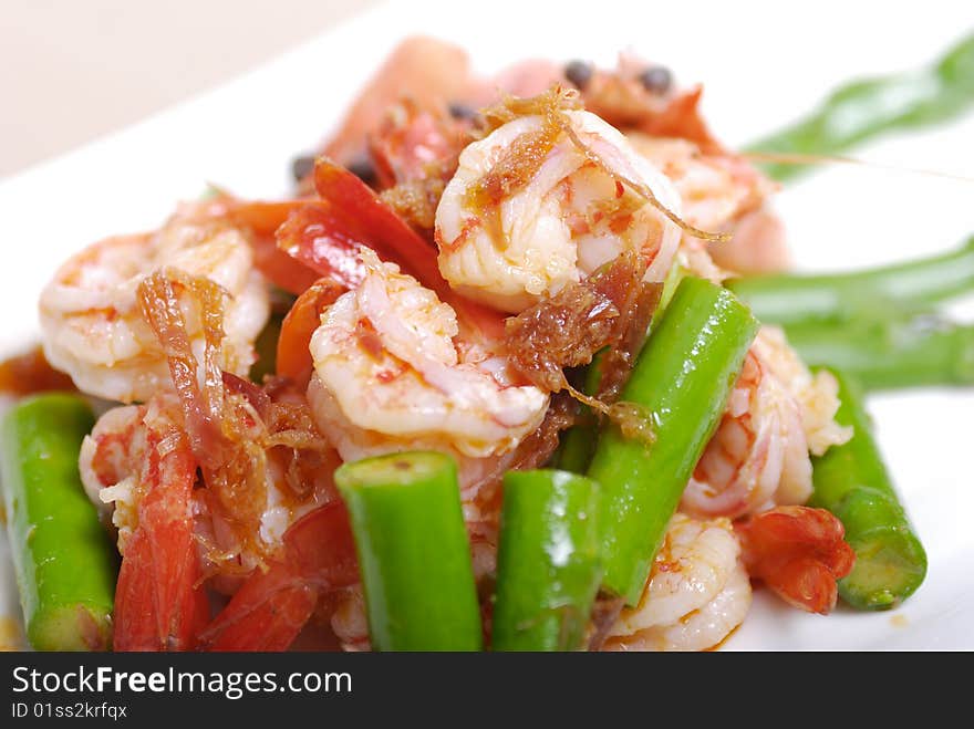 The shrimp with green vegetable