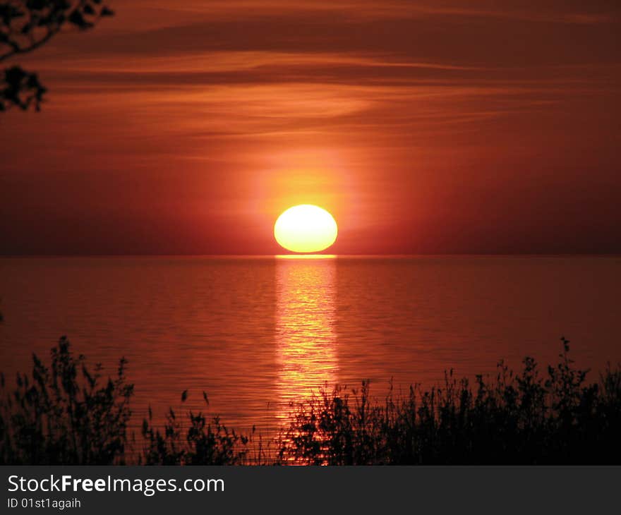 A beautiful sunset on the Chudsskoe lake in a summer