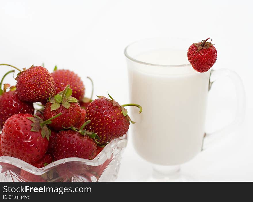 Cup milk with berries