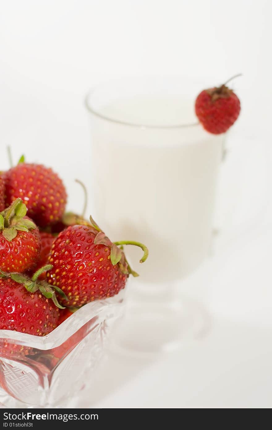 Cup Milk With Berries