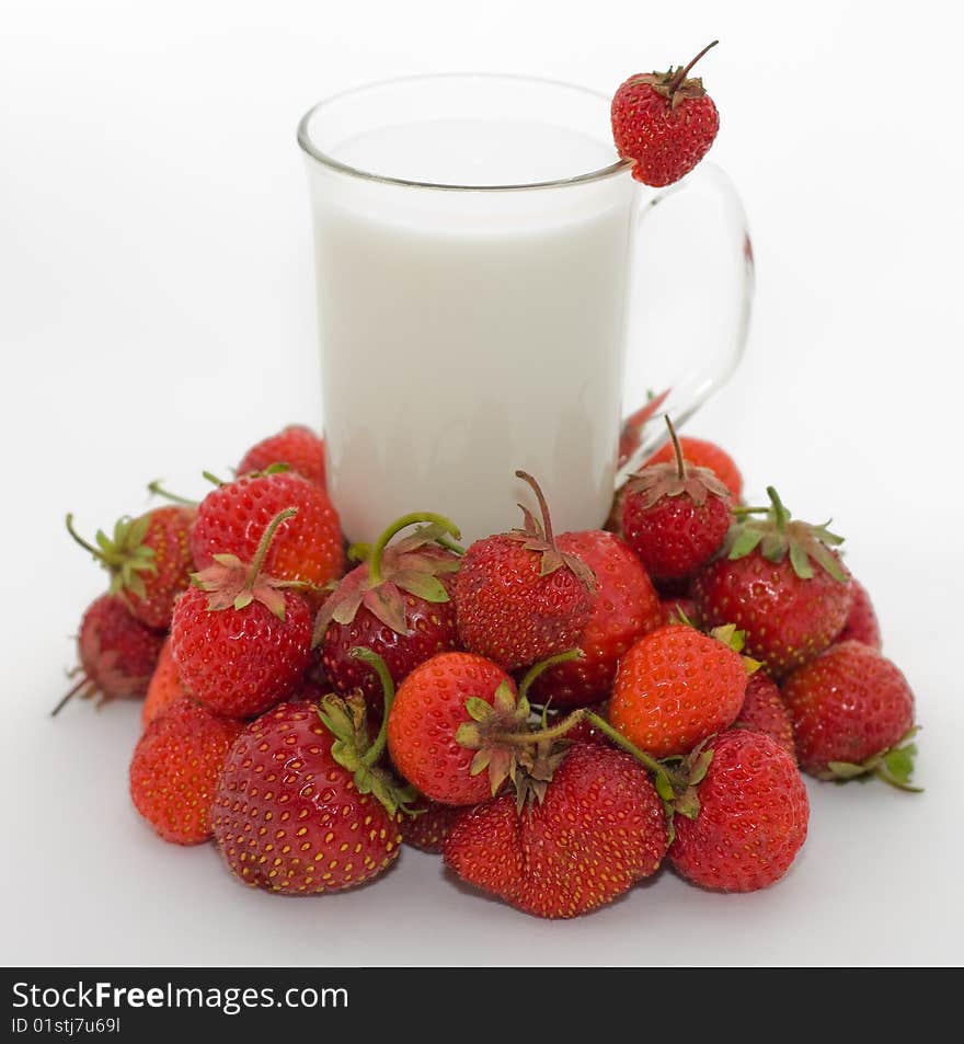 Cup milk with berries