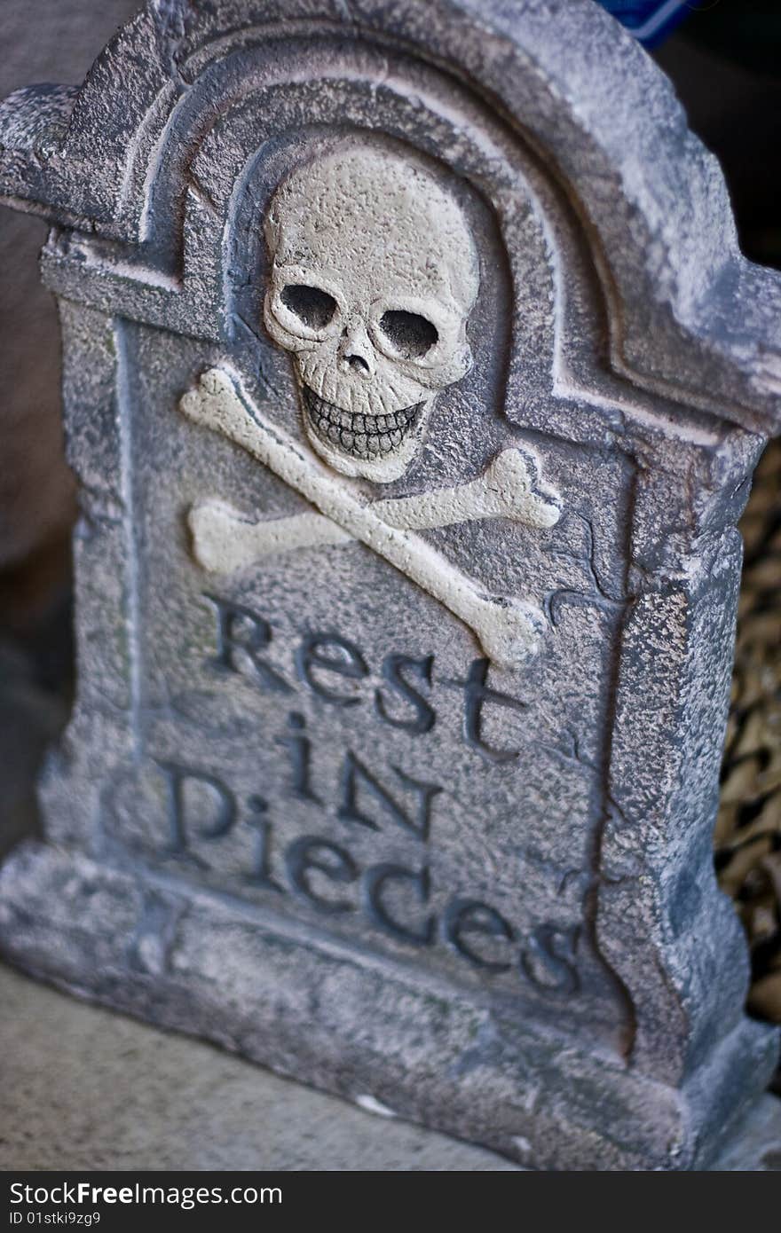 Skull tombstone which reads Rest in Pieces.