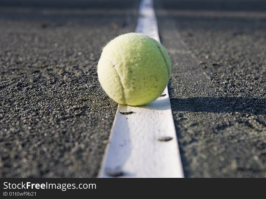 Tennisball On The Line