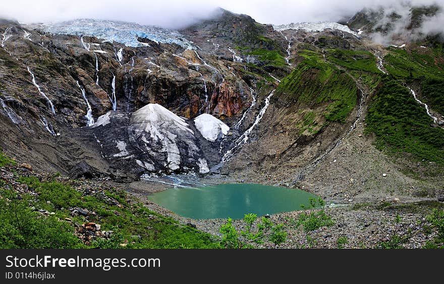 Meili Snow Mountain which is 3940 meters above sea level under the formation of the lake by the glacier. Meili Snow Mountain which is 3940 meters above sea level under the formation of the lake by the glacier.