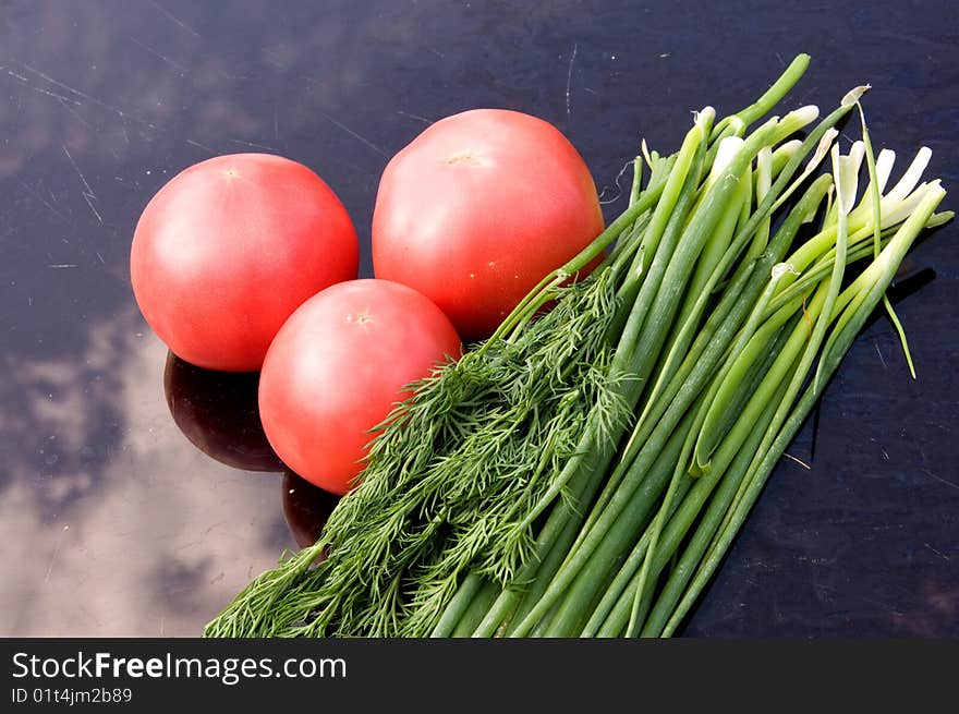 Tomatoes, onions and dill