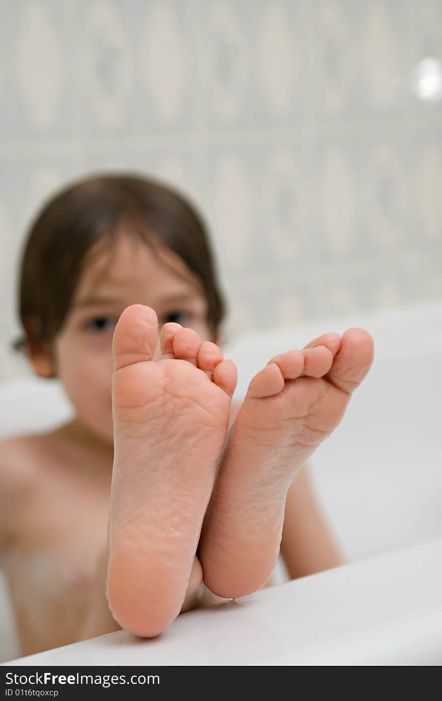 Tub toes