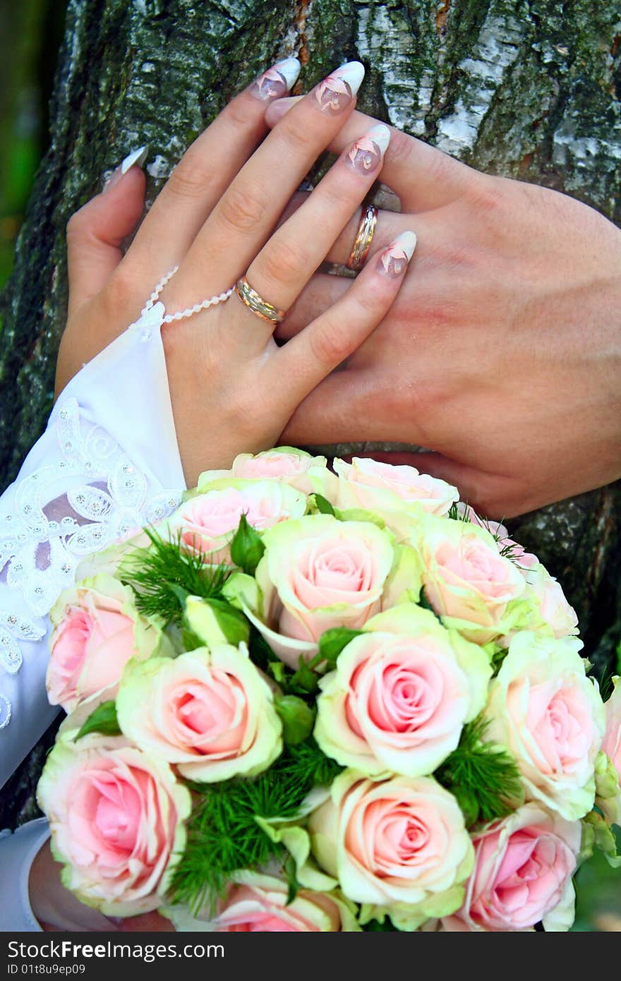 Hands rings and bouquet