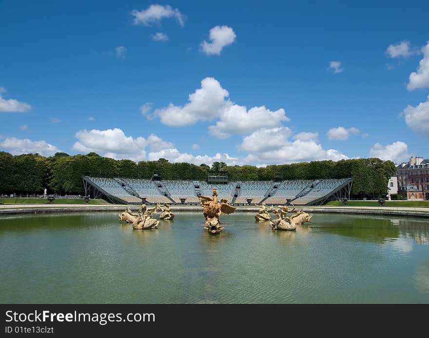 Classic fountain in paris royal park with water reflection