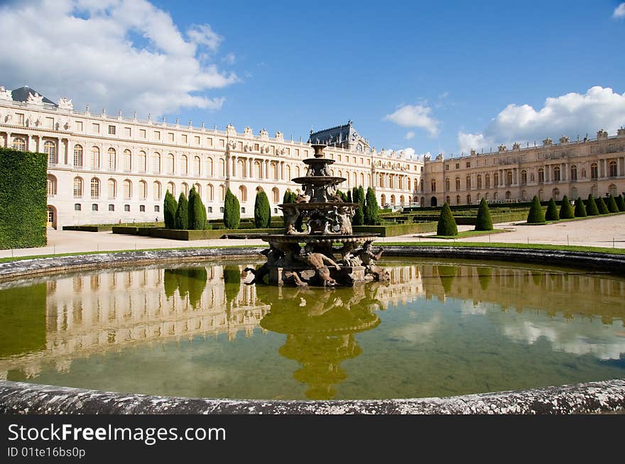 Classic fountain in paris royal park with water reflection