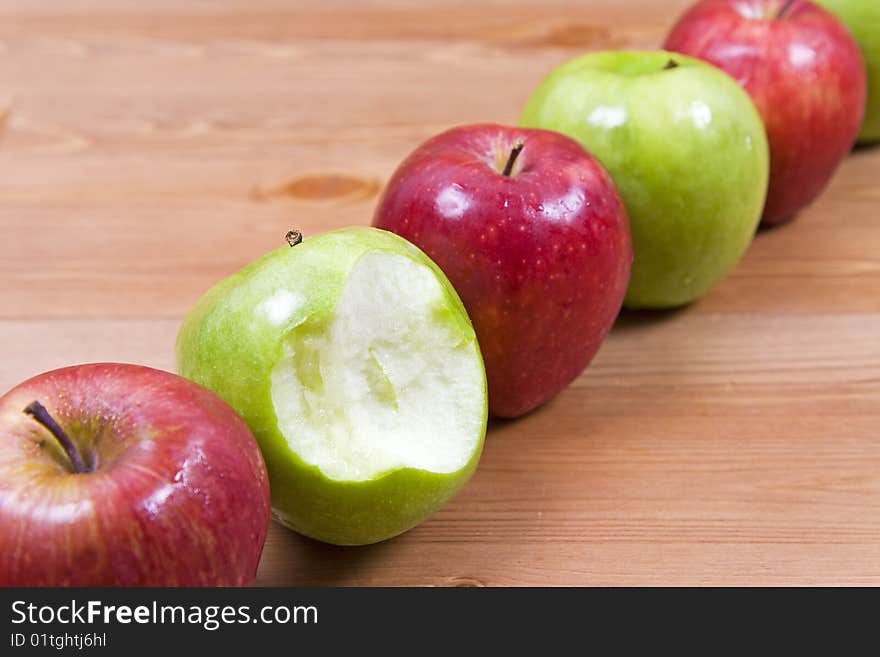 Apples in a row on the bench