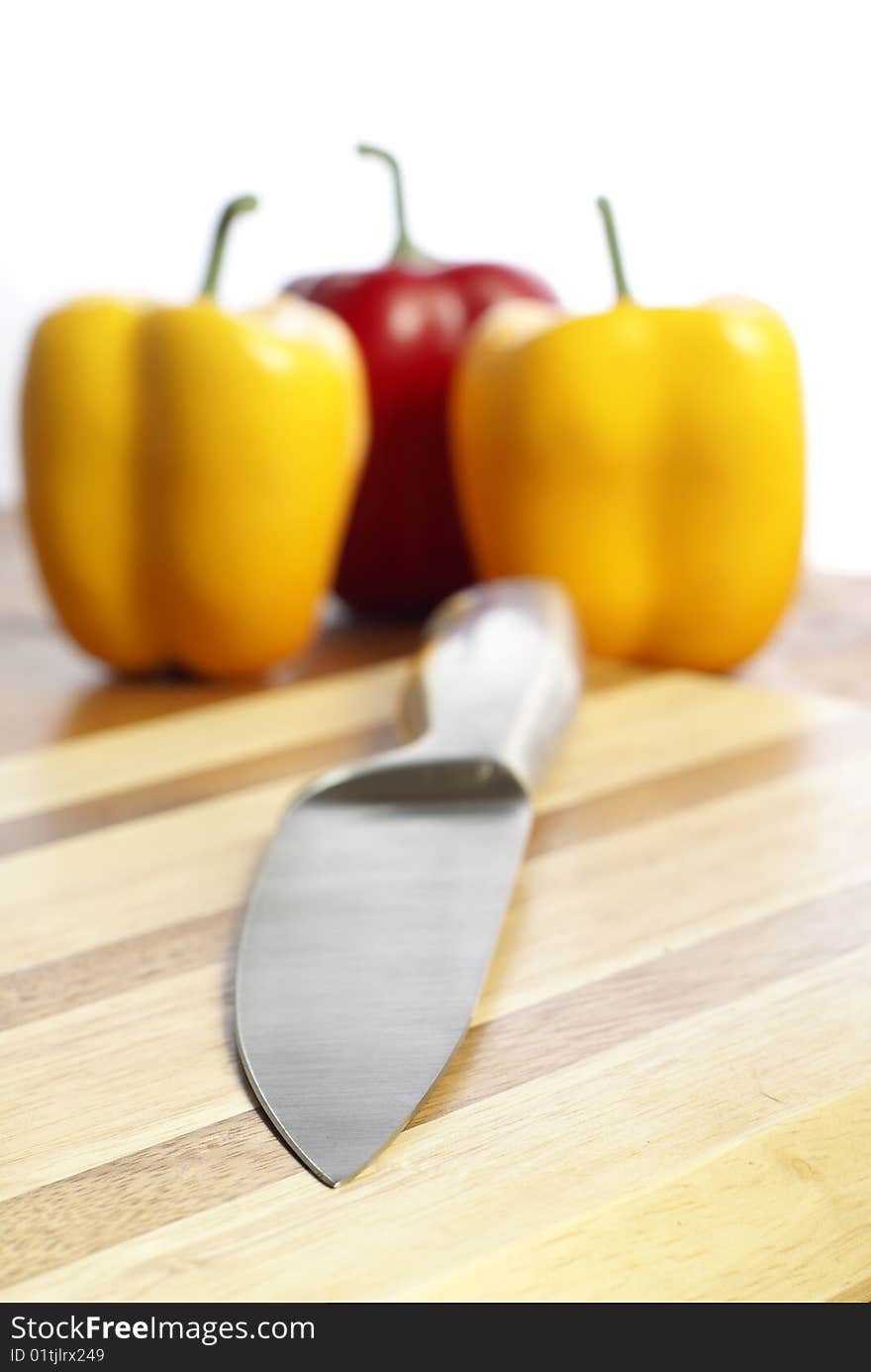 Knife and capsicum on chopping board