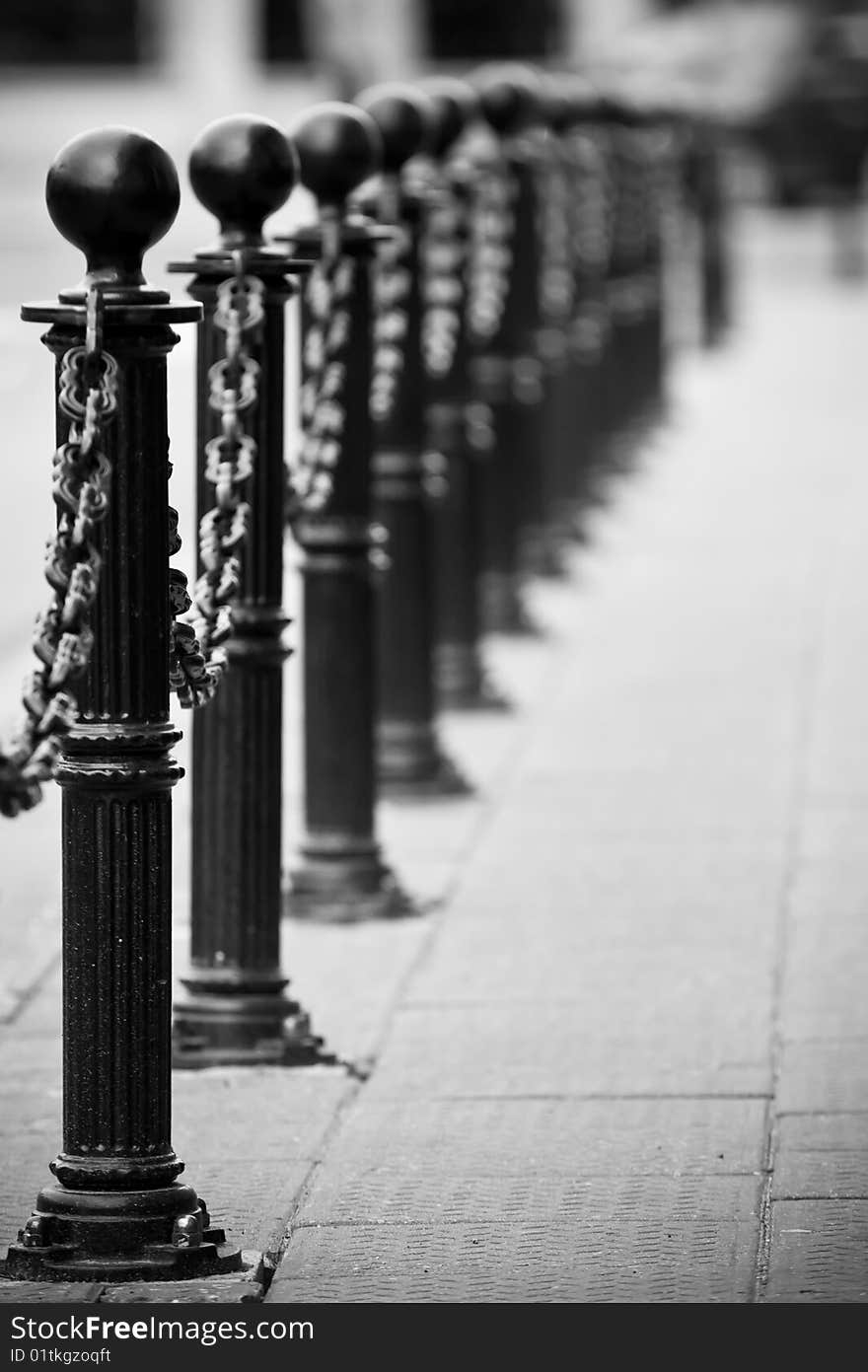 Chain barrier with shallow depth of field