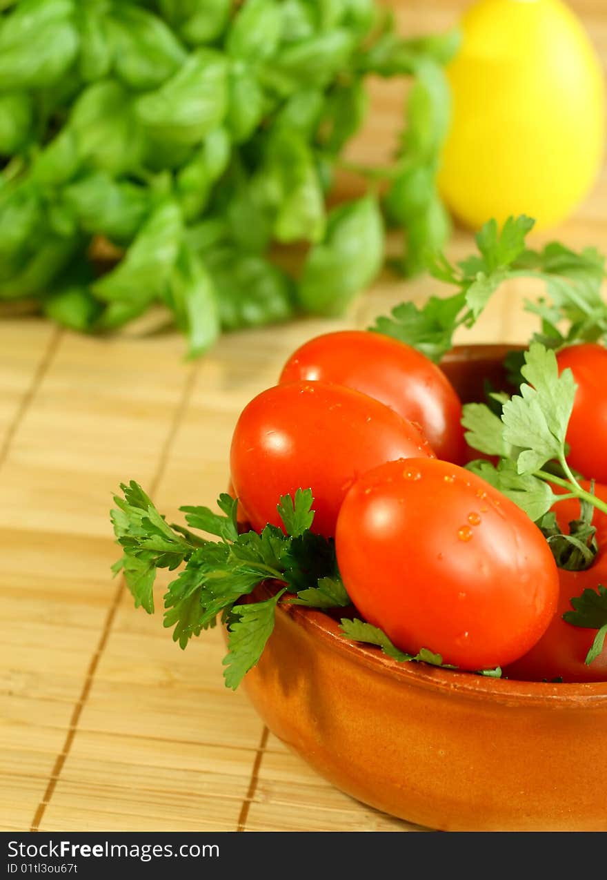 Tomatoes and parsley in bowl