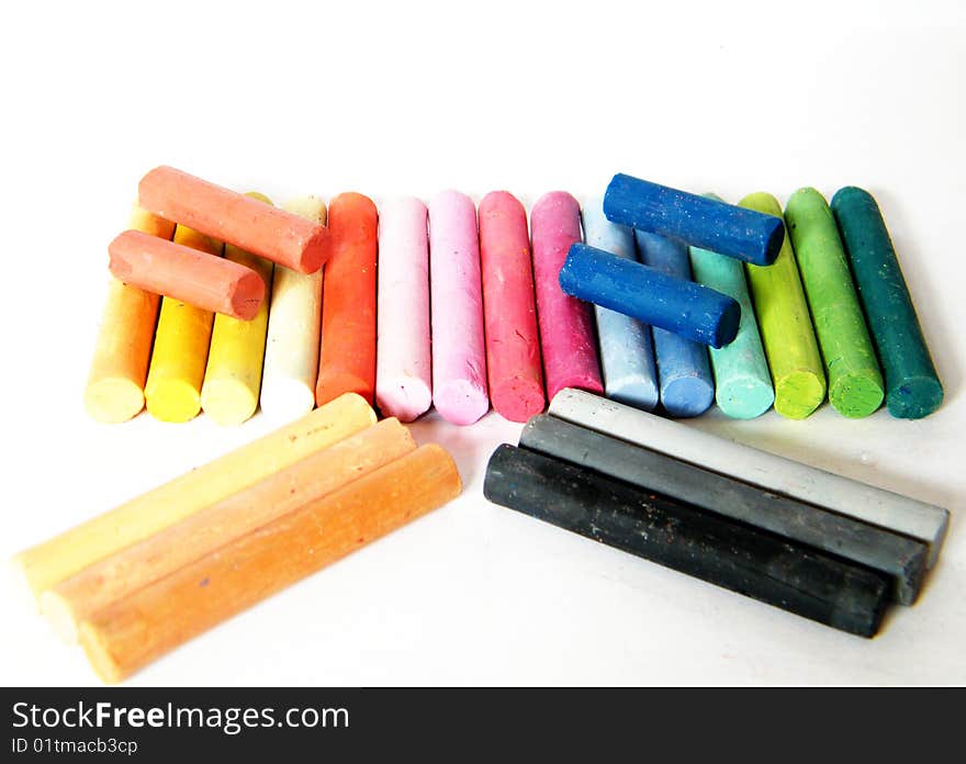 Many pieces of pastel chalk