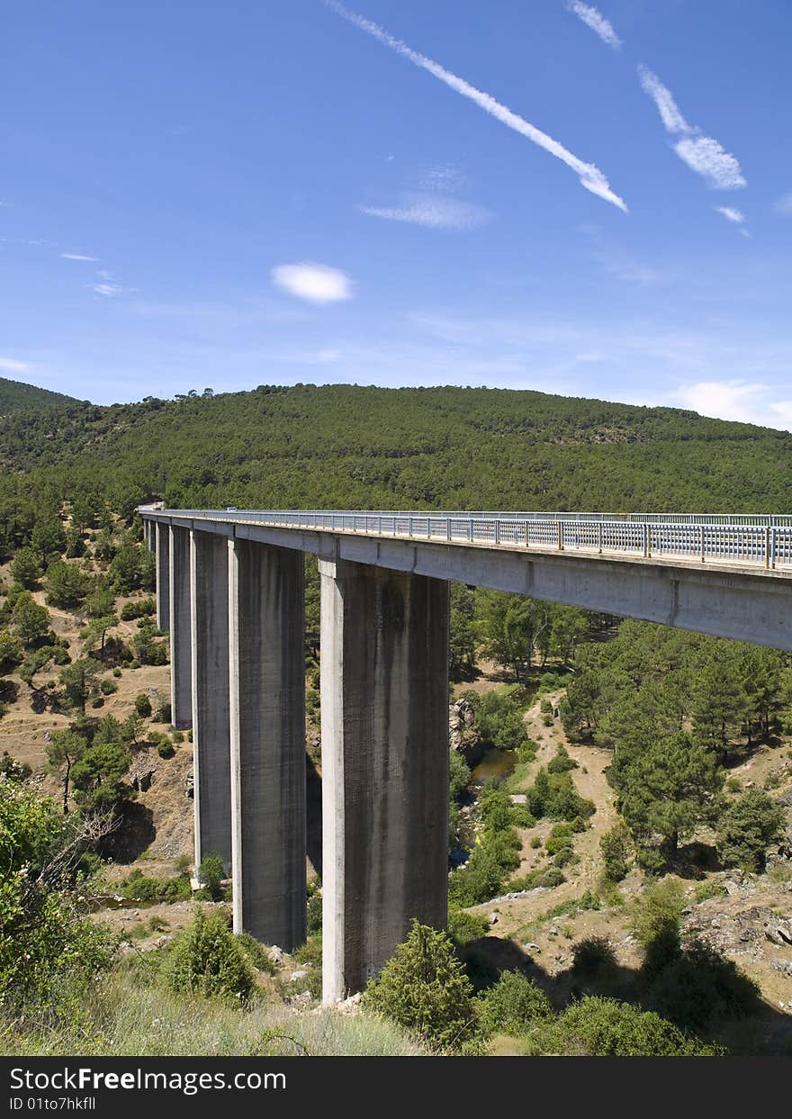 Bridge over the River Cofio-Parra in Madrid, one of the typical points of puenting fans.