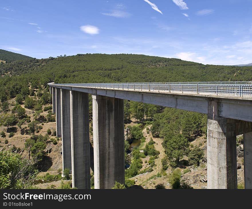 Bridge over the River Cofio-Parra in Madrid, one of the typical points of puenting fans.