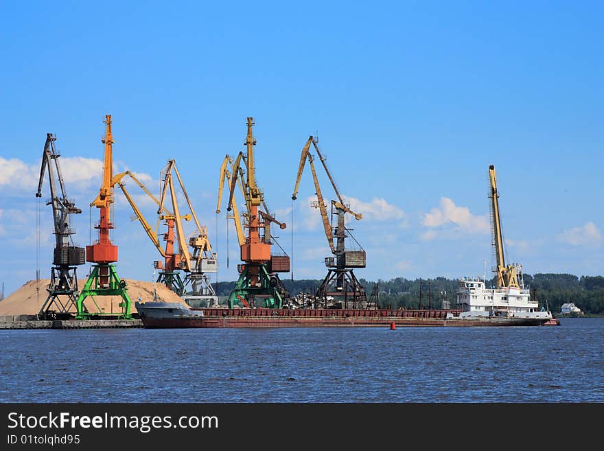 The ship at a pier expects loading. The ship at a pier expects loading