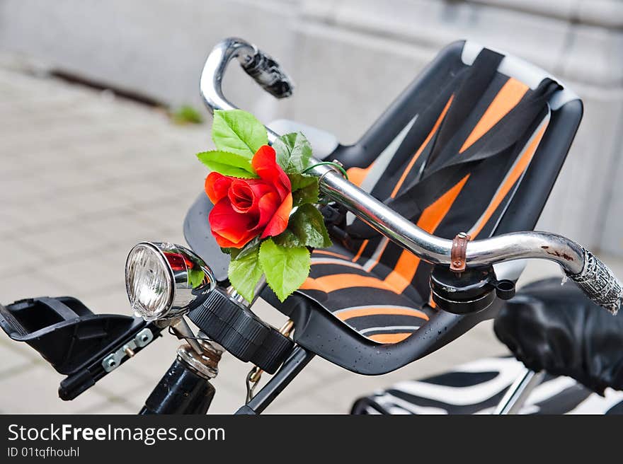 Ke handlebar wheel with flower and babyseat. Ke handlebar wheel with flower and babyseat