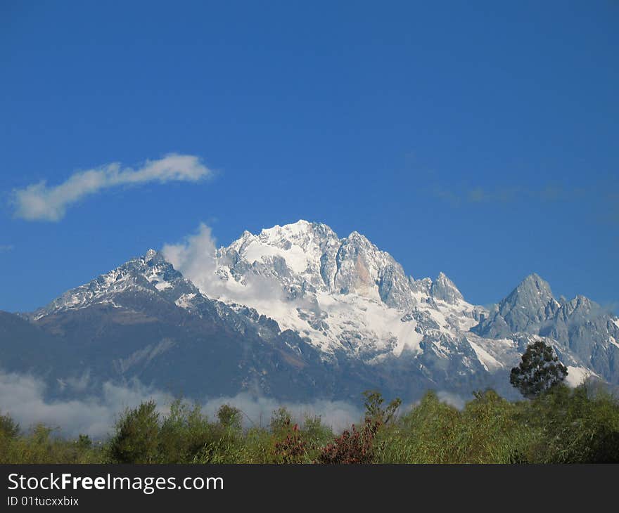 The yulong jokul in shangri-la,its 5569 meters high