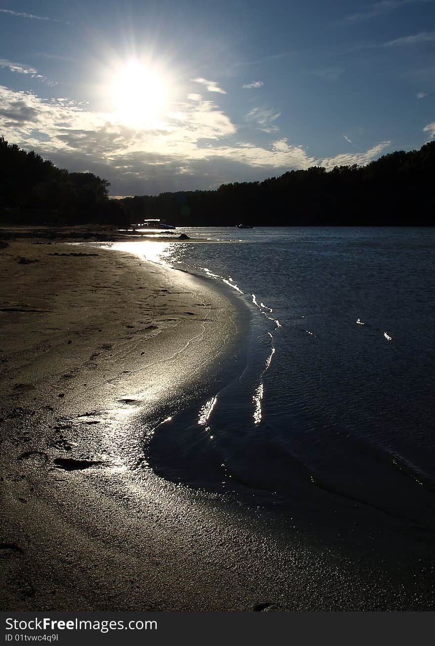 The light of the setting day is reflected in the water. The light of the setting day is reflected in the water.