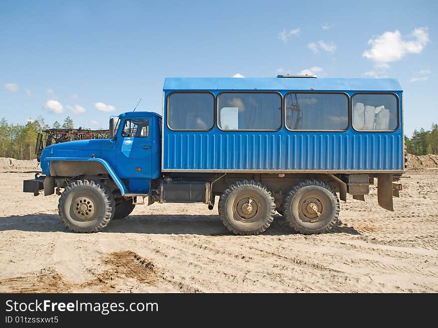 Working transport on the action station