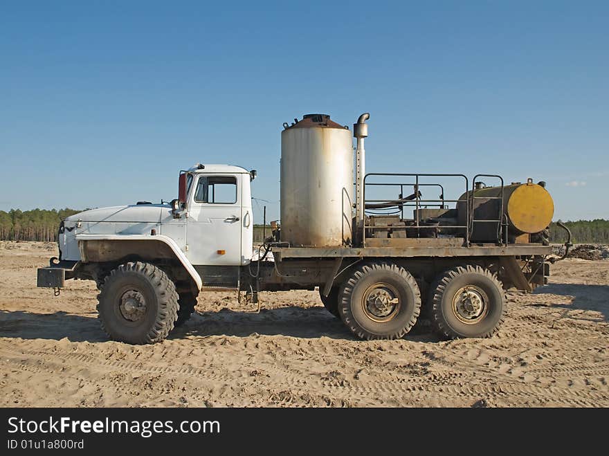 Working transport on the action station