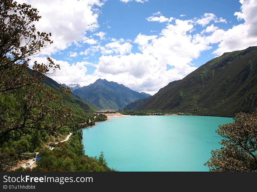 Lingzhi District is one of the most beautiful spots in Lhasa area. Lingzhi District is one of the most beautiful spots in Lhasa area.