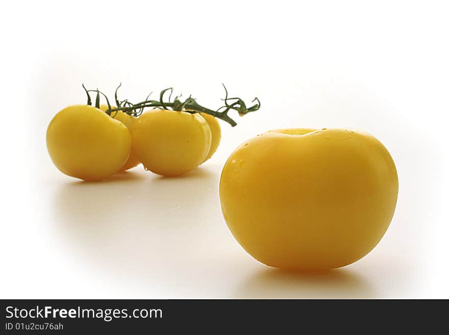 Yellow tomatos and yellow tomato