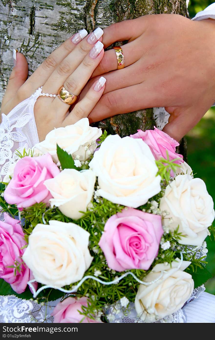 Hands rings and bouquet