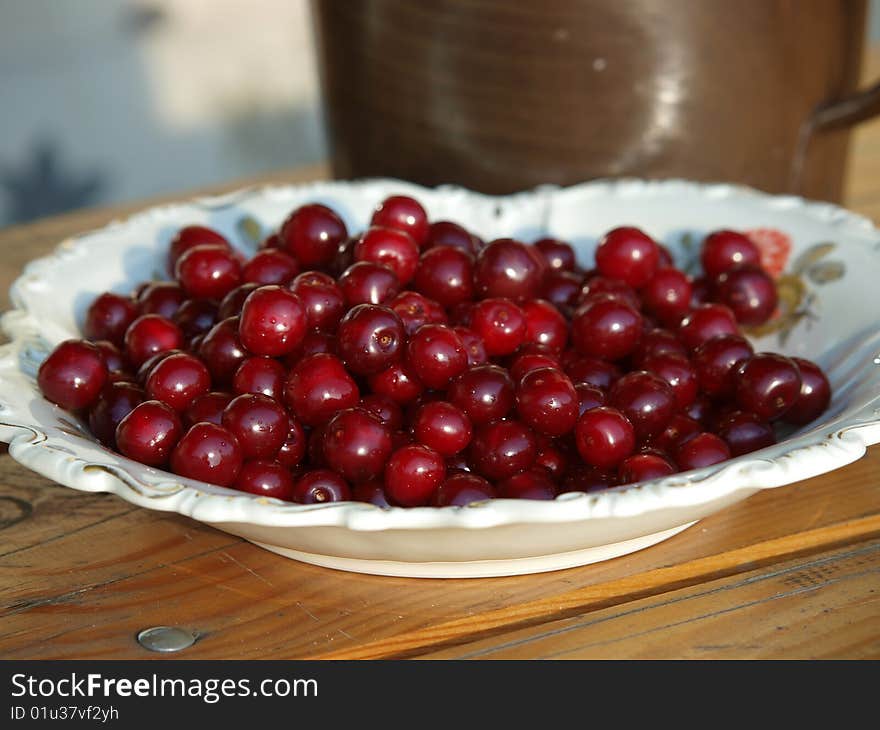 Some beautiful sweet cherry fruit