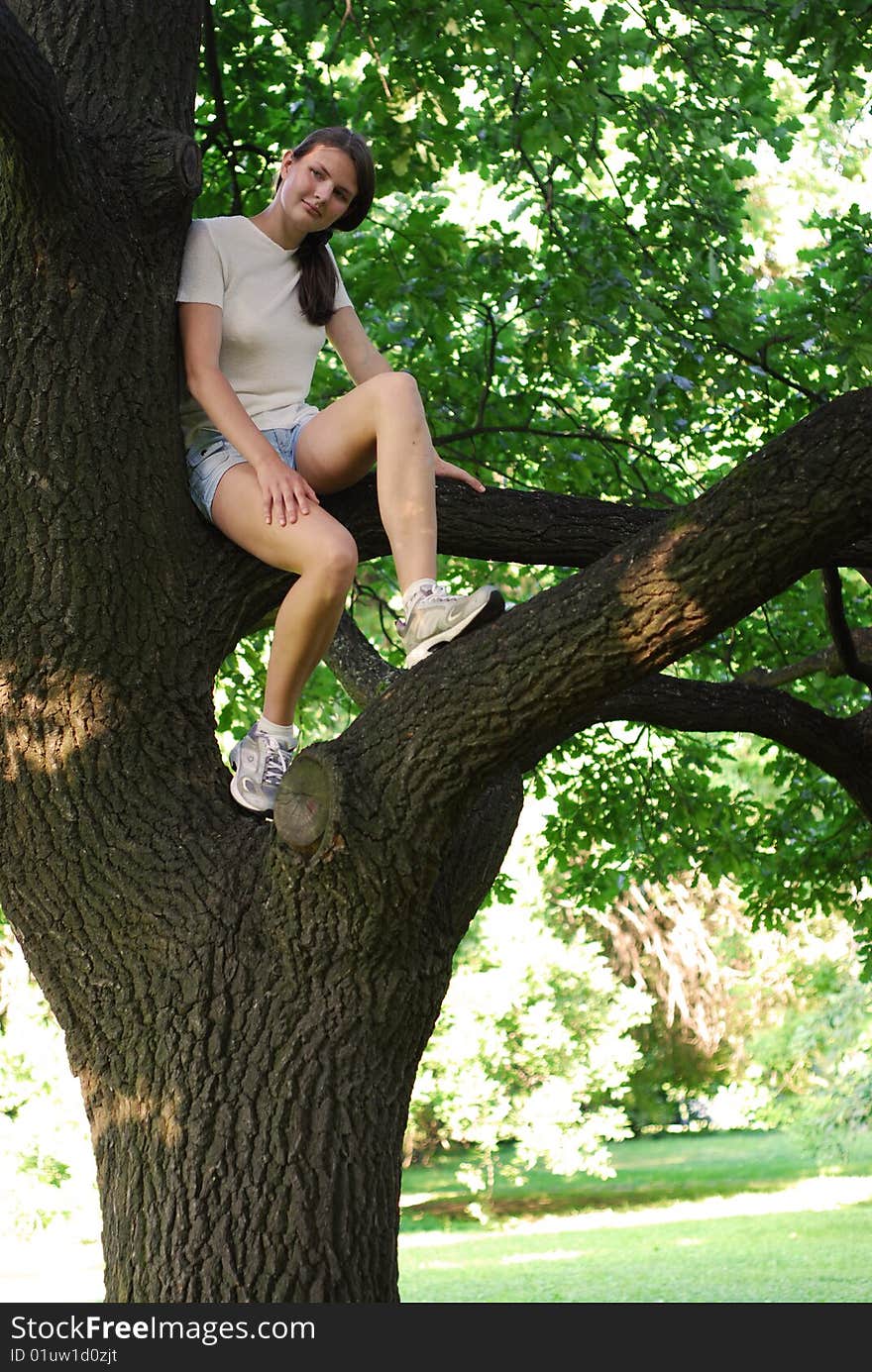 Girl sitting on the oak