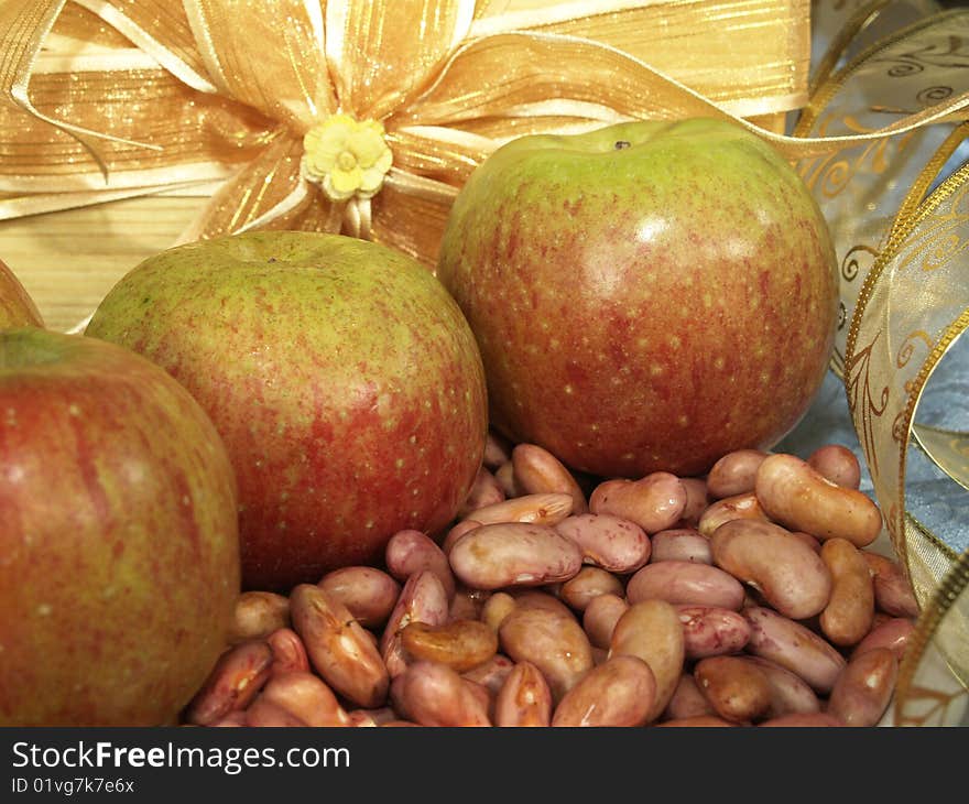 Apple and Red Bean are good and healthy for food combining.