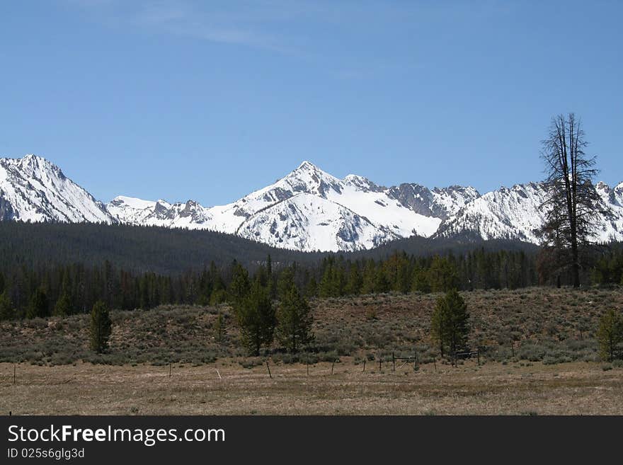 The snowy and rugged Sawtooth mountains in Idaho, USA. The snowy and rugged Sawtooth mountains in Idaho, USA.