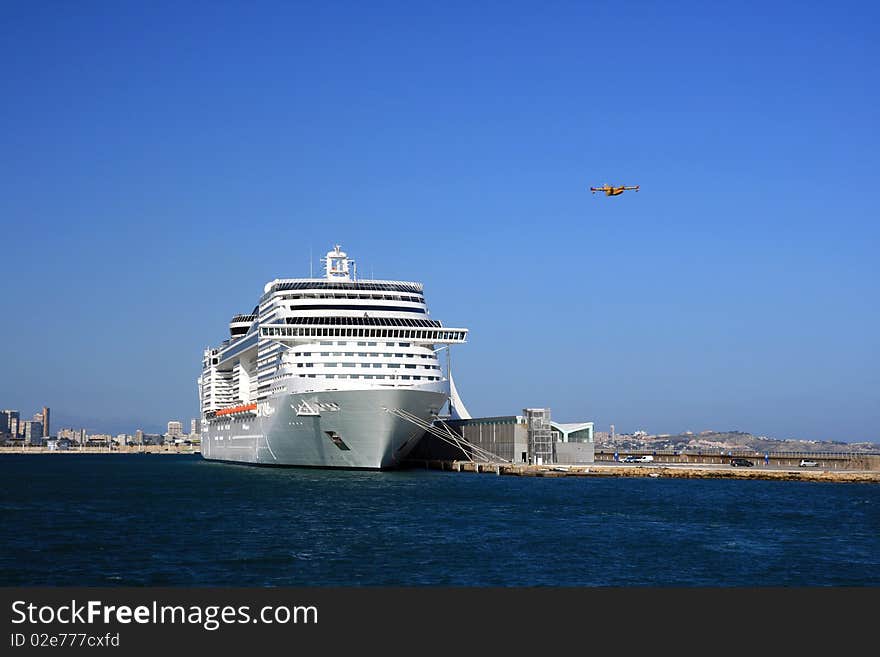 Cruise tied up in the public quay in Alicante. Cruise tied up in the public quay in Alicante