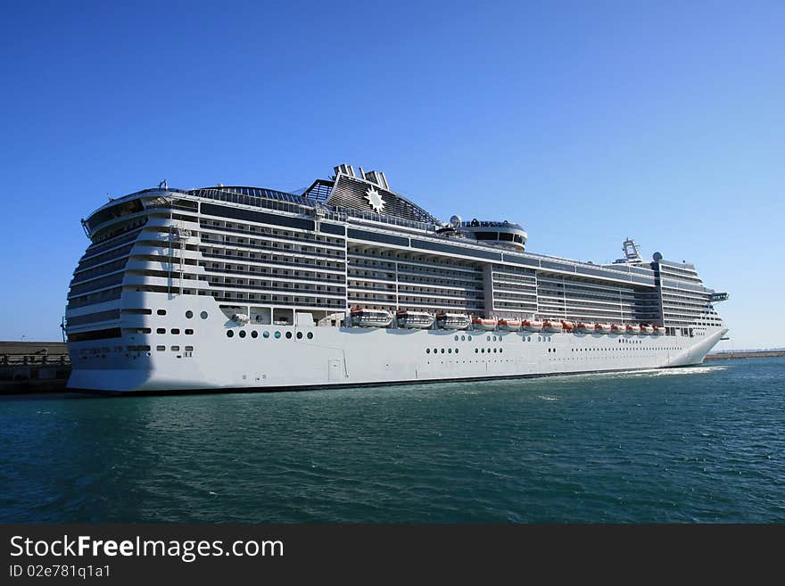 Cruise tied up in the public quay in Alicante. Cruise tied up in the public quay in Alicante