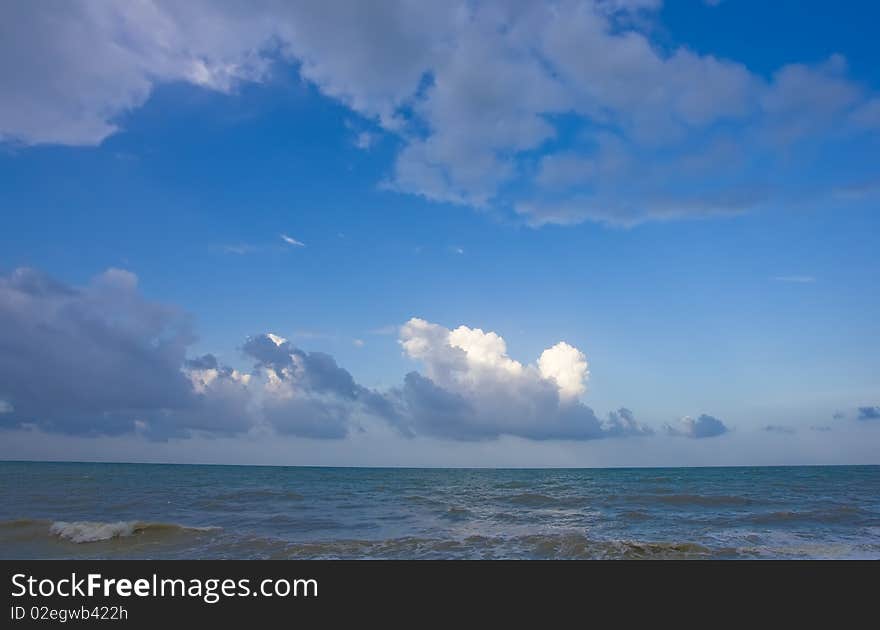 Reconcile the views of the beautiful beach. Reconcile the views of the beautiful beach